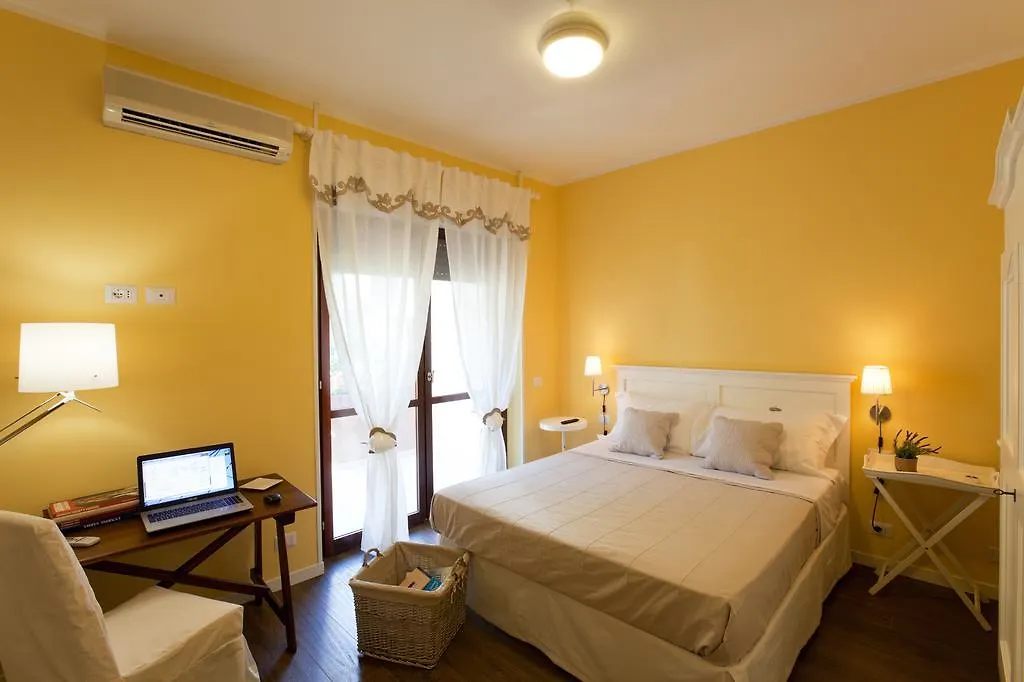 La Tuia E Il Tasso Bed & Breakfast Cagliari 2*,  Italy